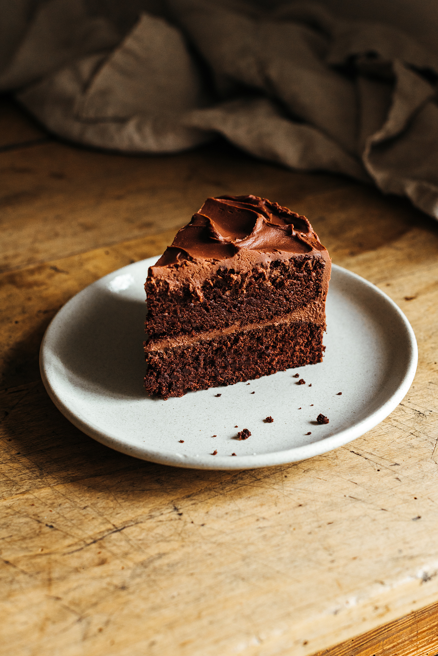 Gâteau du diable devils food cake part coupée - Lilie Bakery