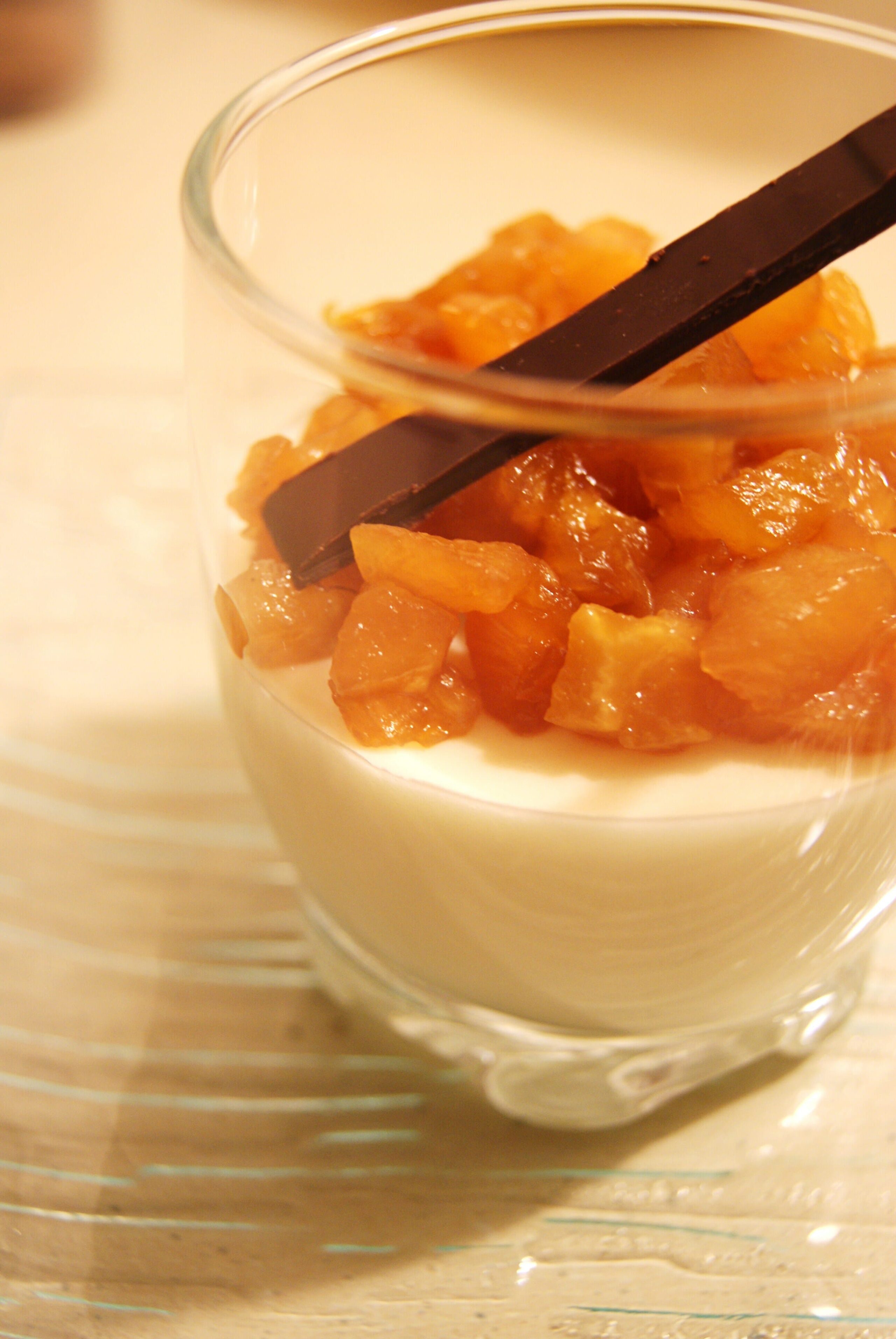 concassée ananas sur mousse chocolat blanc