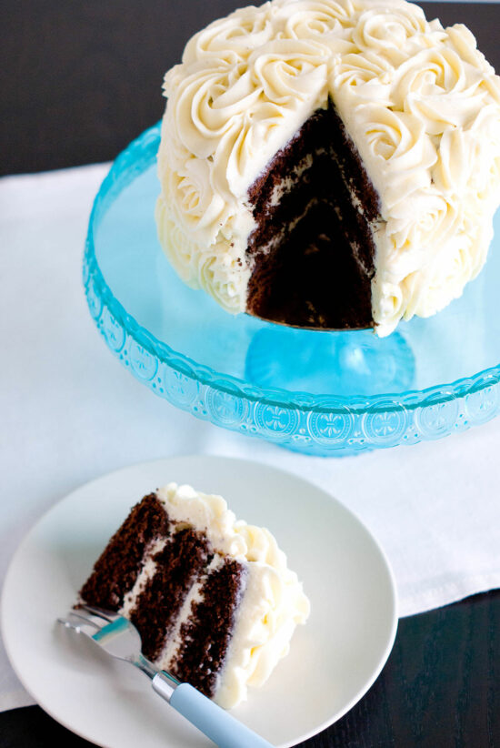 Layer cake vanille chocolat vue intérieur part coupée - Lilie Bakery