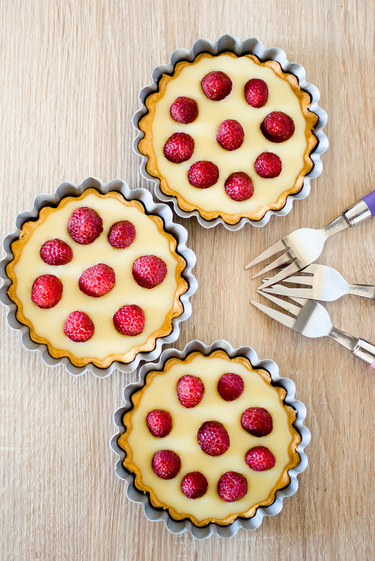 tarts-raspberries-white-chocolate-lilie-bakery