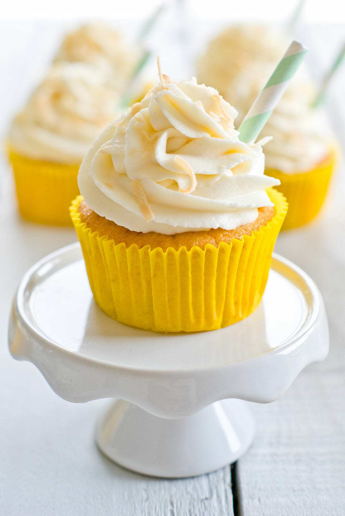 cupcakes-pina-colada-lilie-bakery