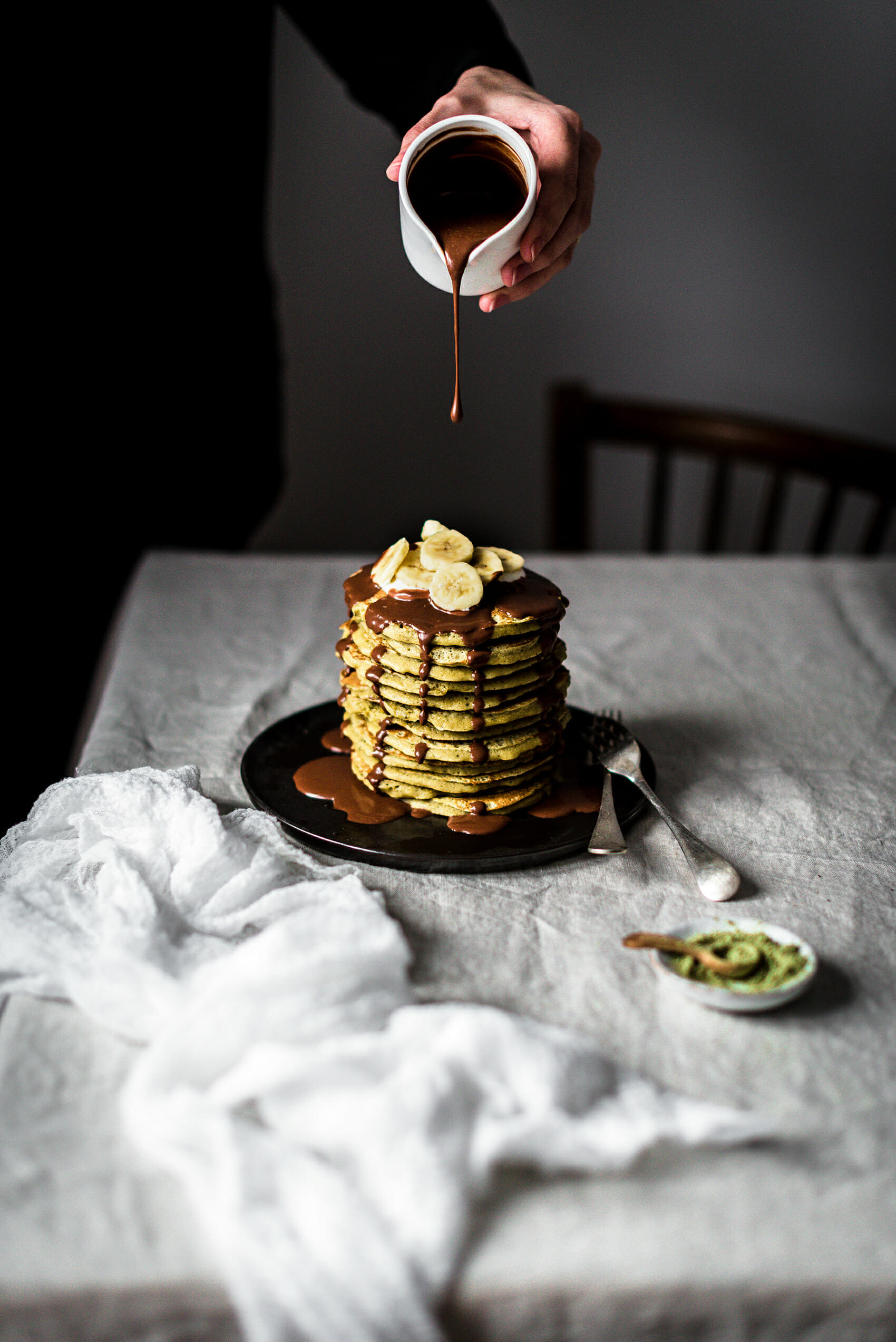 Pancakes thé matcha sauce chocolat - Lilie Bakery