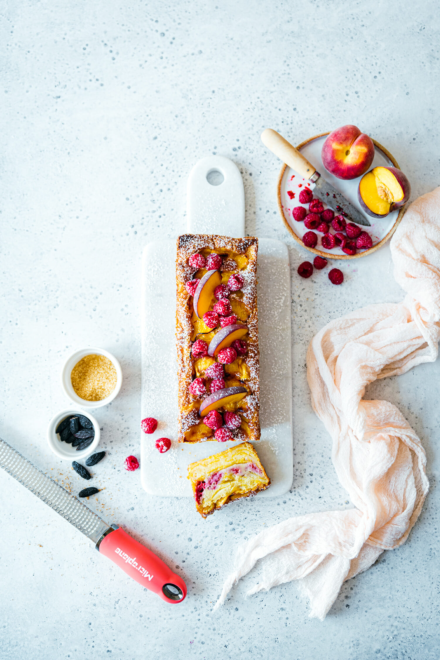 Peach, raspberry, tonka bean fondant cake - Lilie Bakery