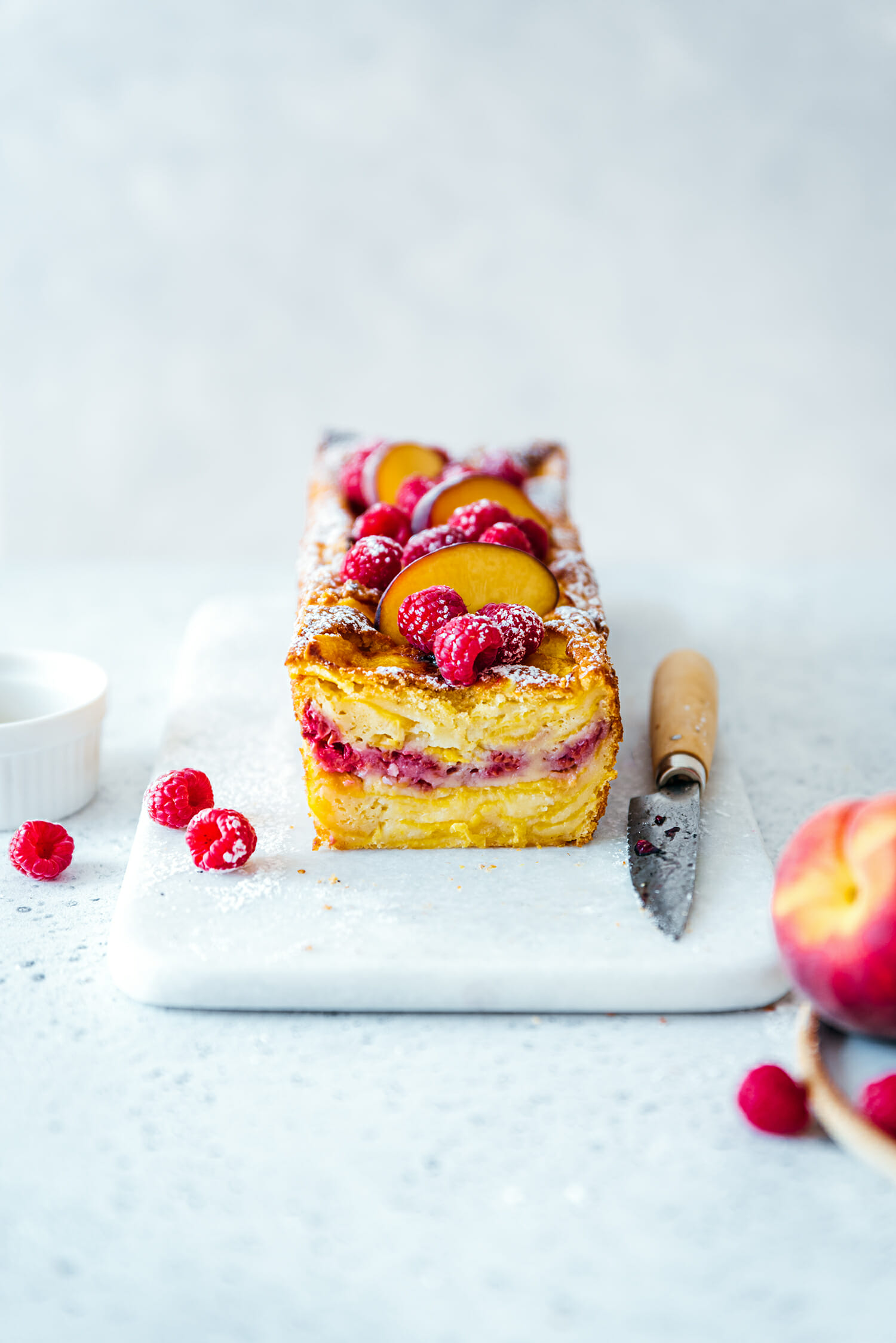 Peach, raspberry, tonka bean fondant cake - Lilie Bakery