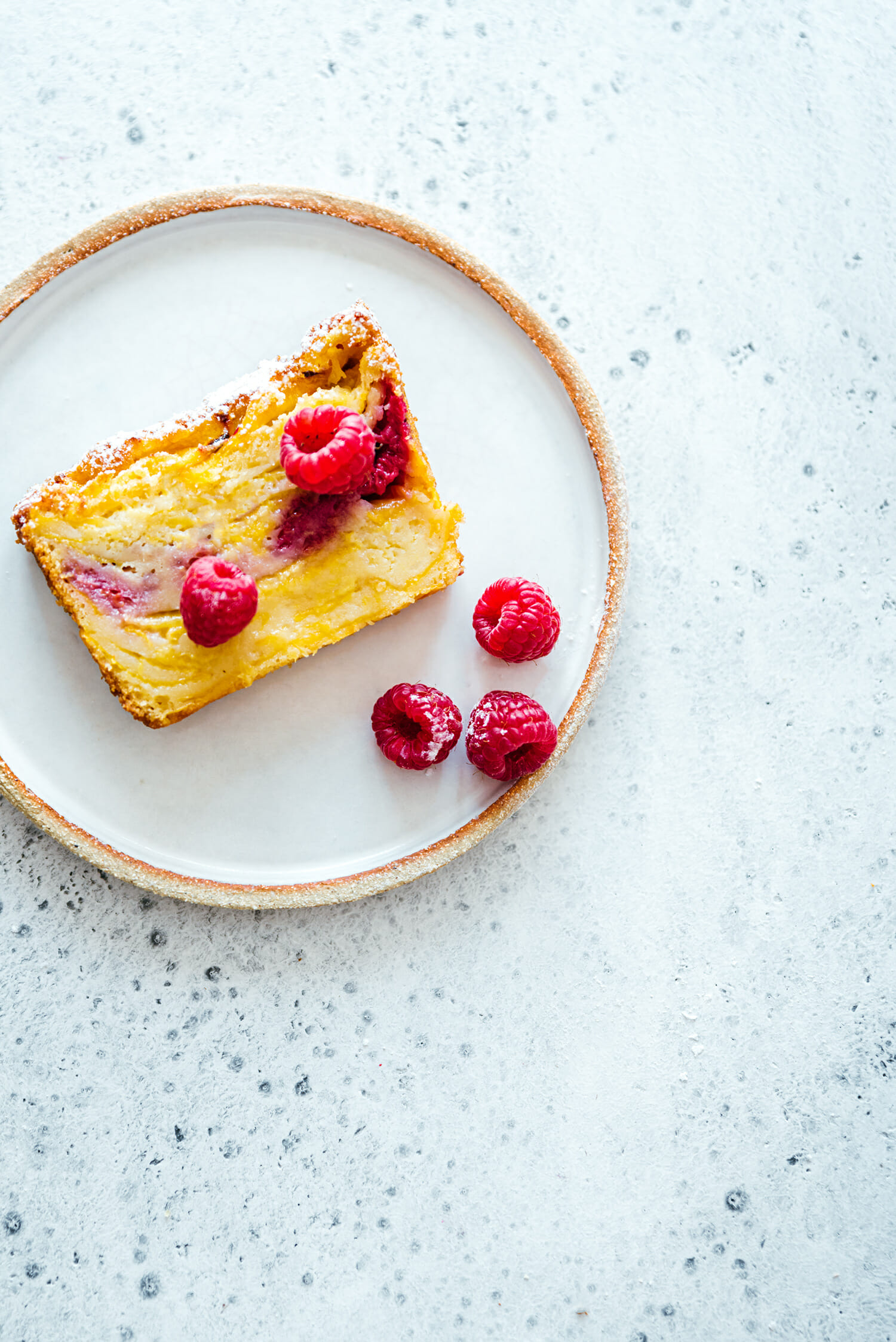 Peach, raspberry, tonka bean fondant cake - Lilie Bakery