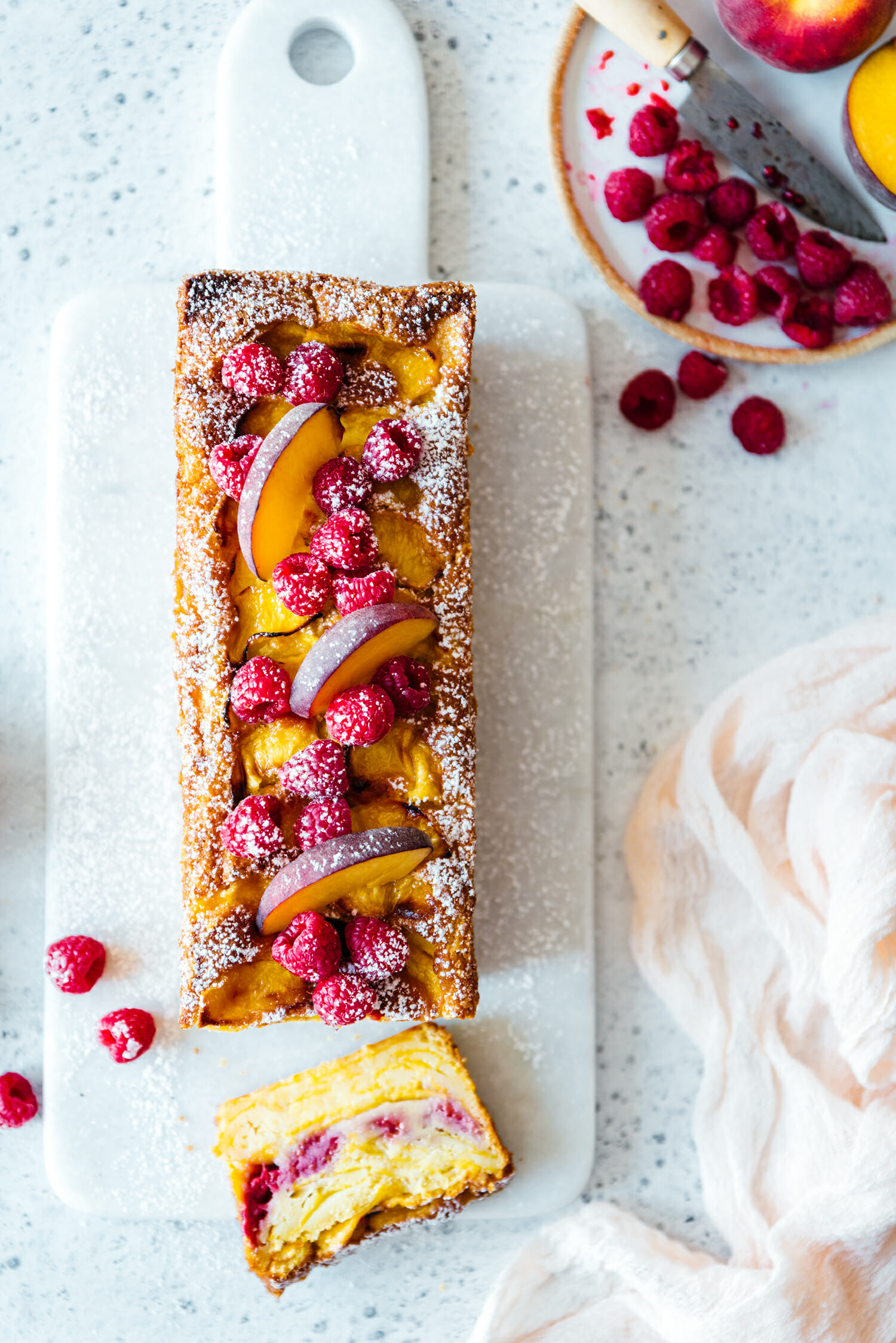 Peach, raspberry, tonka bean fondant cake - Lilie Bakery
