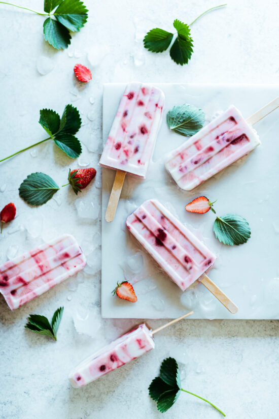 Glaces aux fraises rôties, yaourt & miel