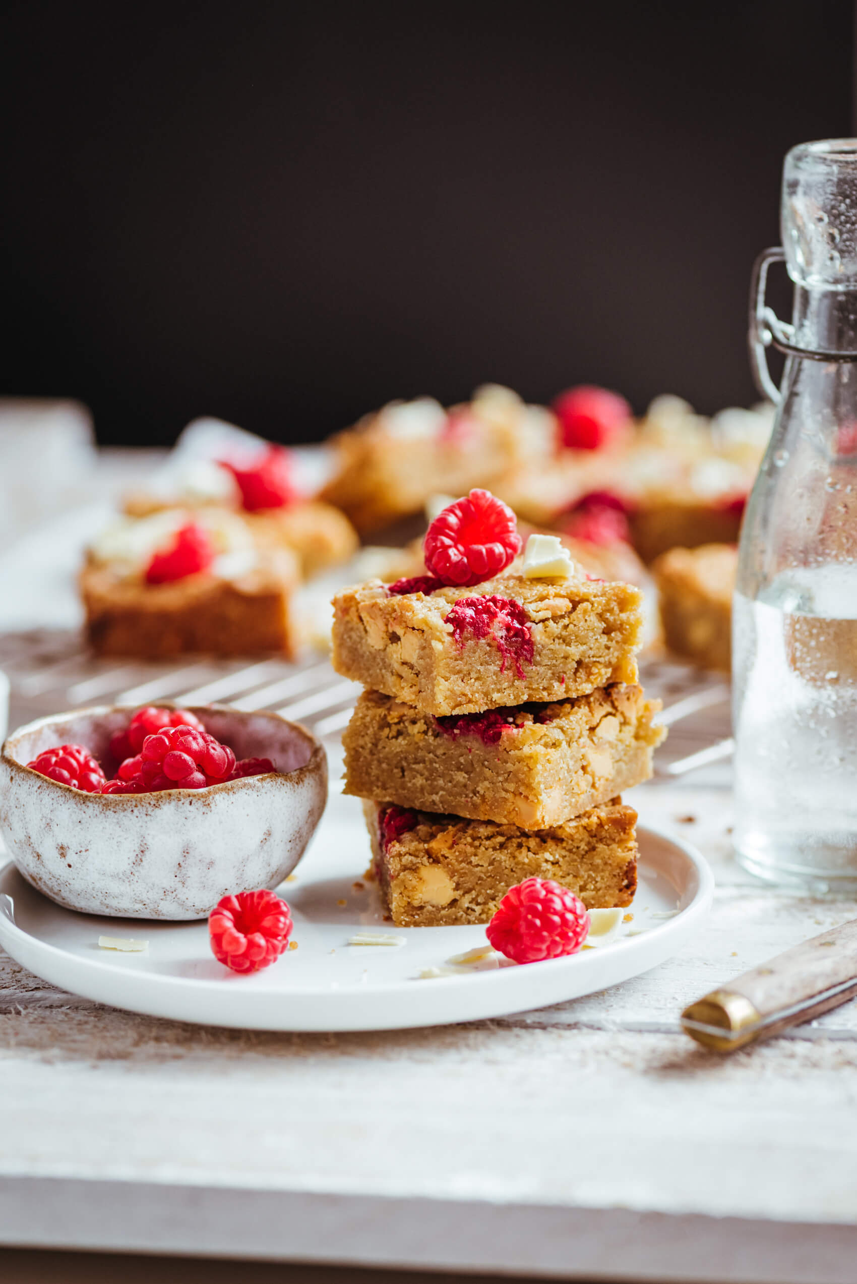 Blondie raspberries white chocolate - Lilie Bakery