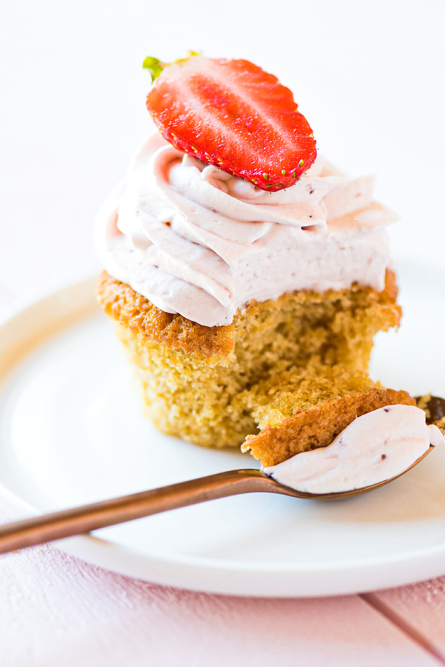 Strawberry lemon cupcakes - Lilie Bakery