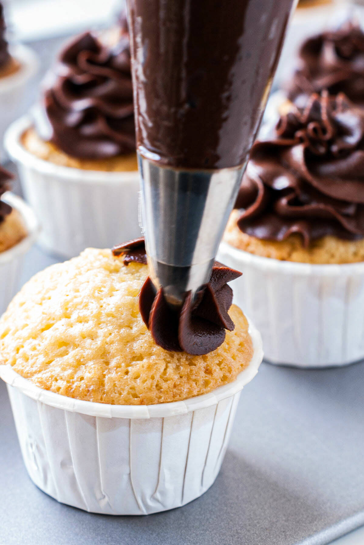 Cupcakes glaçage ganache chocolat - Lilie Bakery