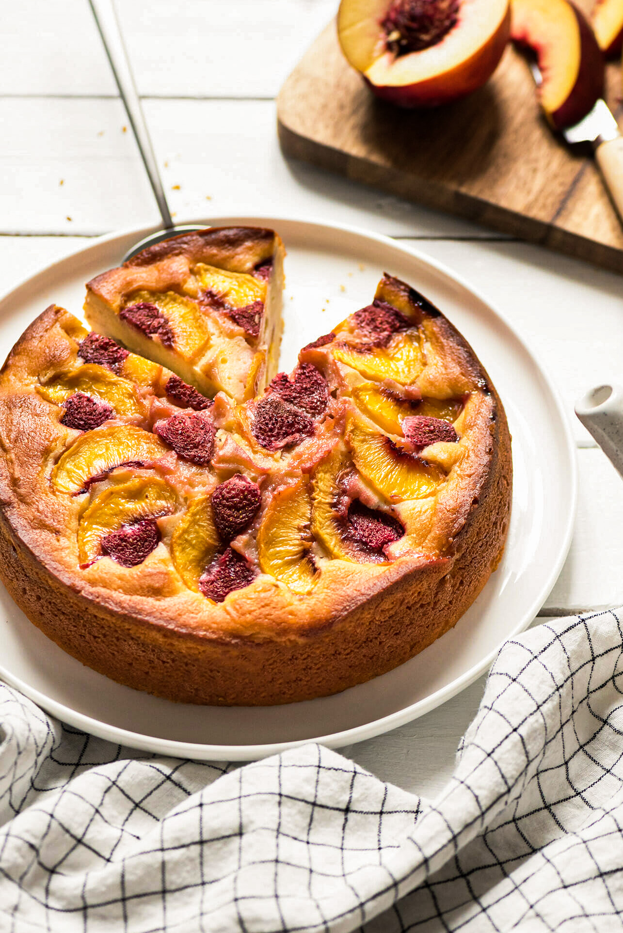 Gâteau pêche fraise recette - Lilie Bakery