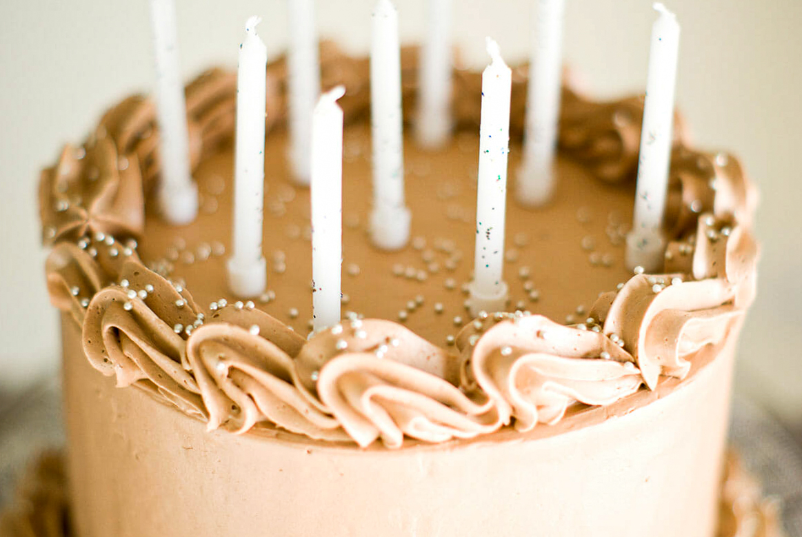 Layer cake chocolat crème beurre meringue suisse - Lilie Bakery