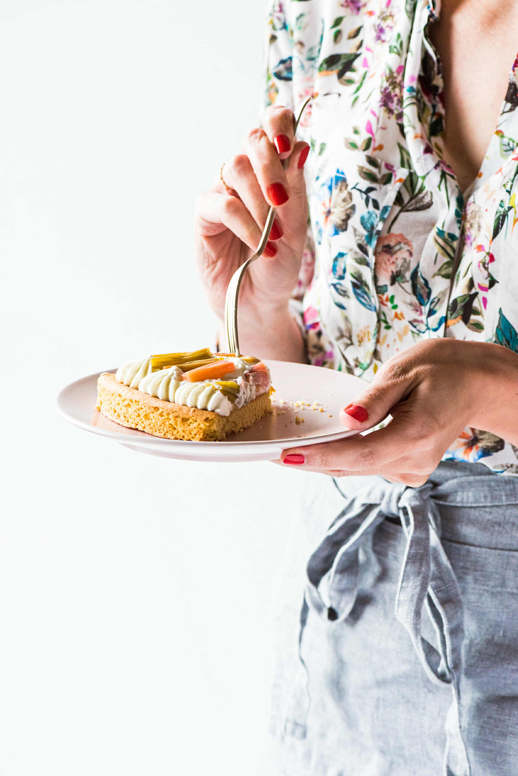 Part de tarte rhubarbe palet breton - Lilie Bakery