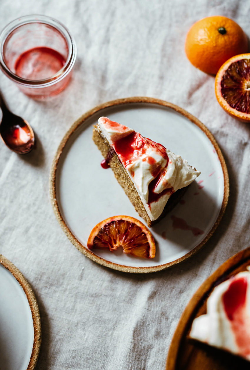 Part gâteau amandes glaçage crémeux - Lilie Bakery
