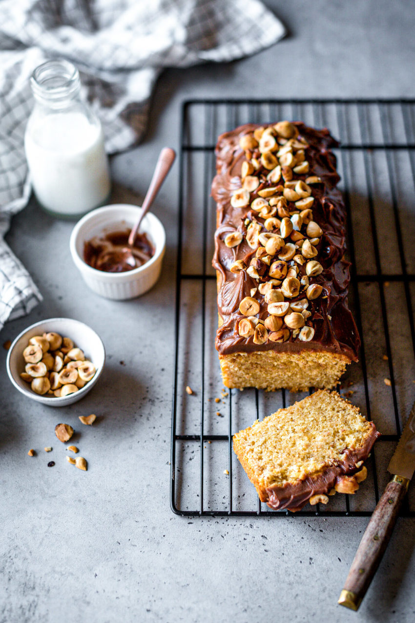 Cake Noisettes Torréfiées & Ganache Chocolat Praliné - Lilie Bakery