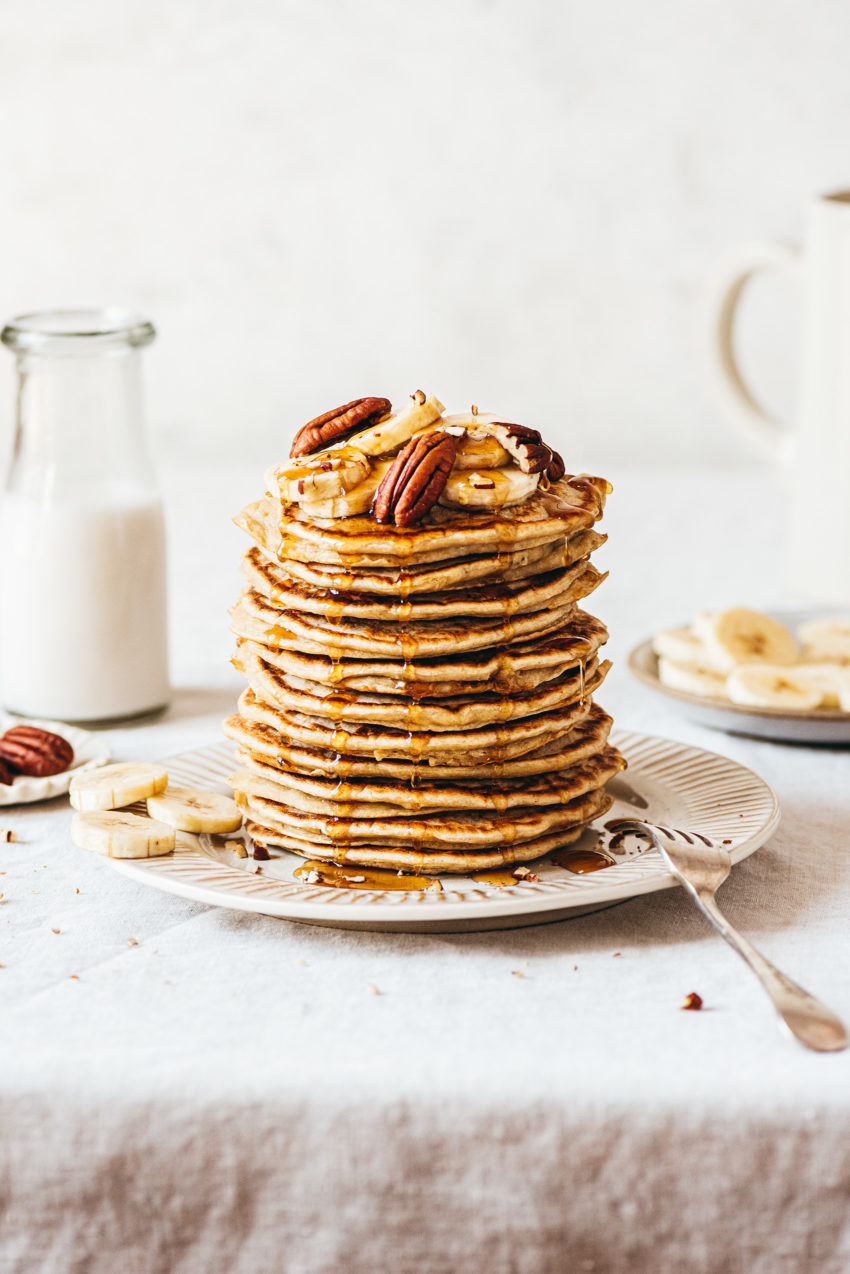 Pancakes banane healthy sans sucre raffin&eacute; - Lilie Bakery