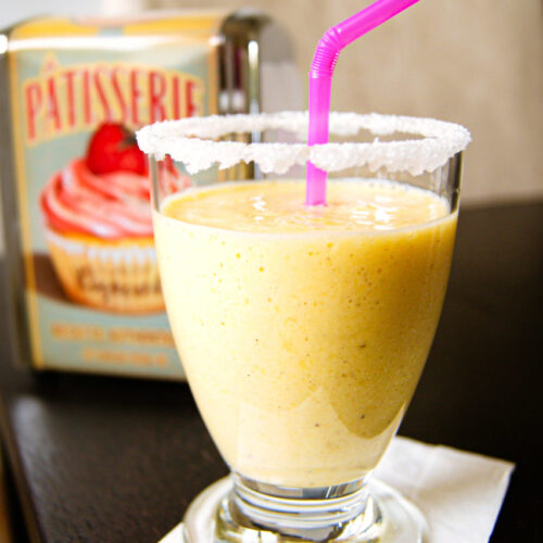 Mango banana smoothie - Lilie Bakery