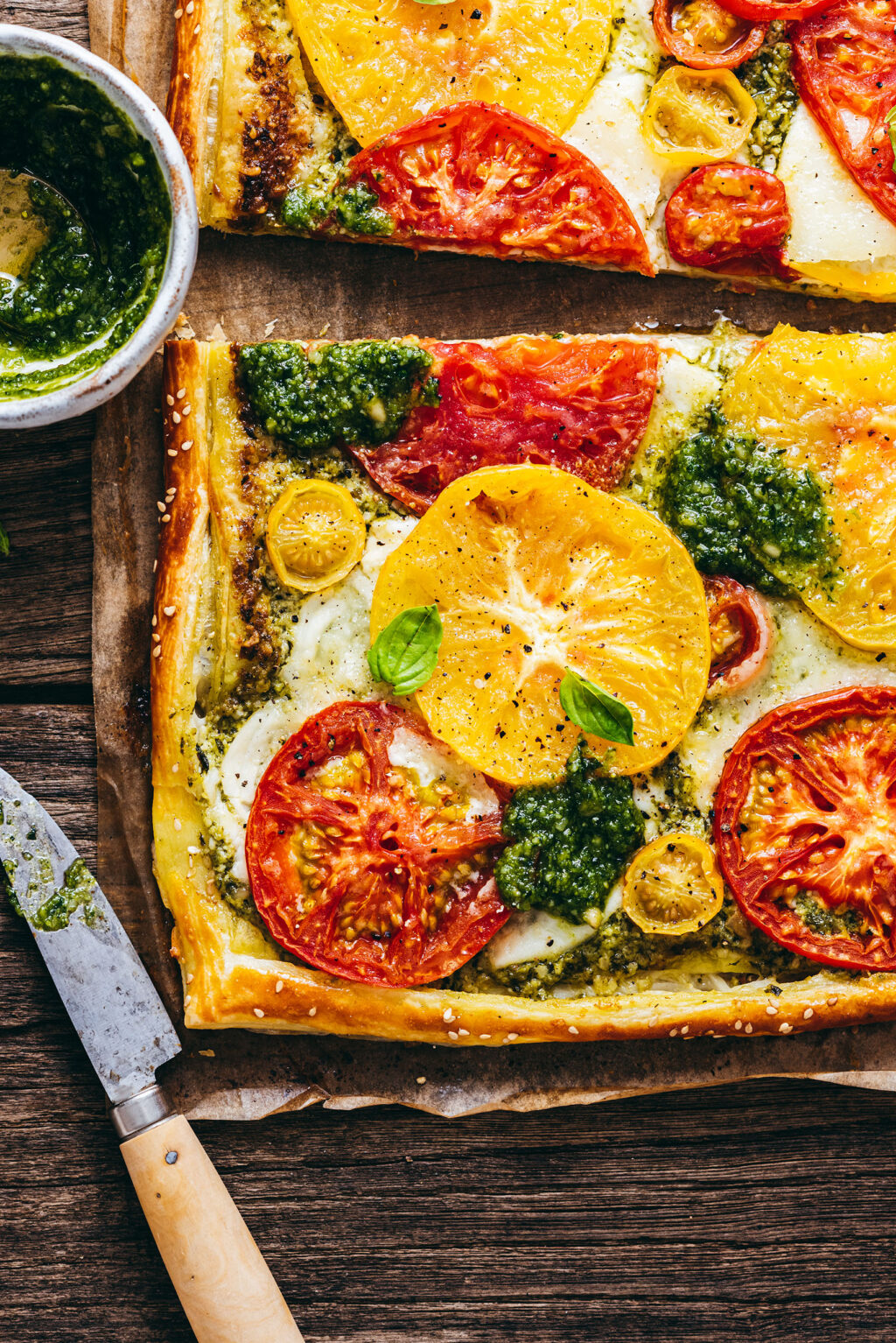 Tarte tomate mozzarella pesto - Lilie Bakery