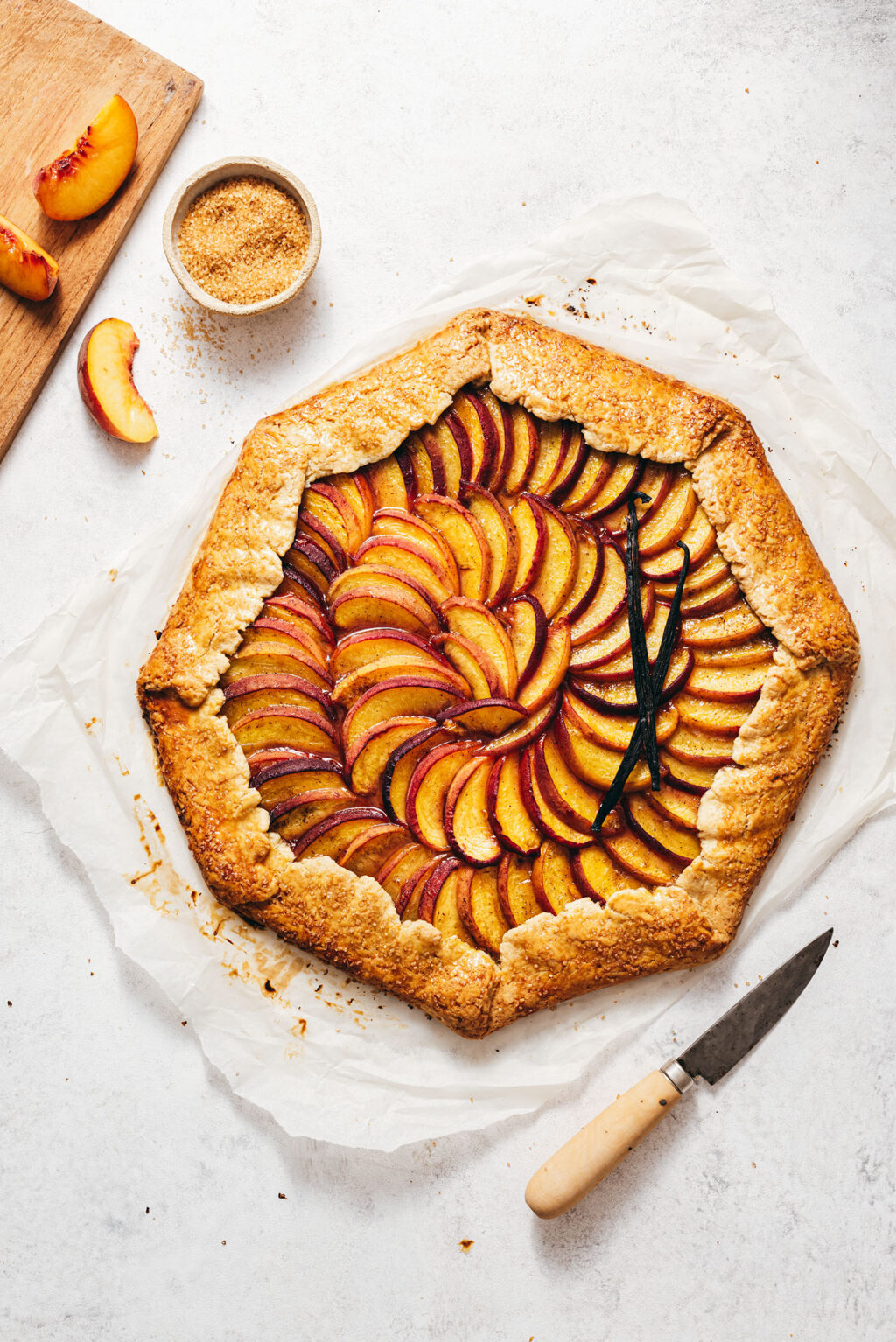 Tarte rustique aux p&ecirc;ches vanille - Lilie Bakery