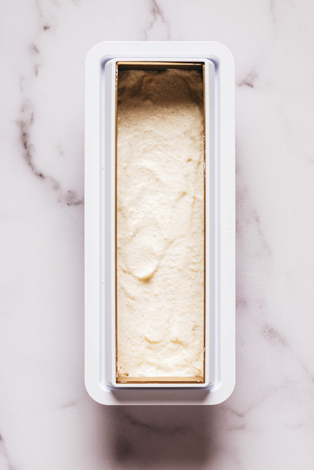 Montage bûche mousse poire - Lilie Bakery