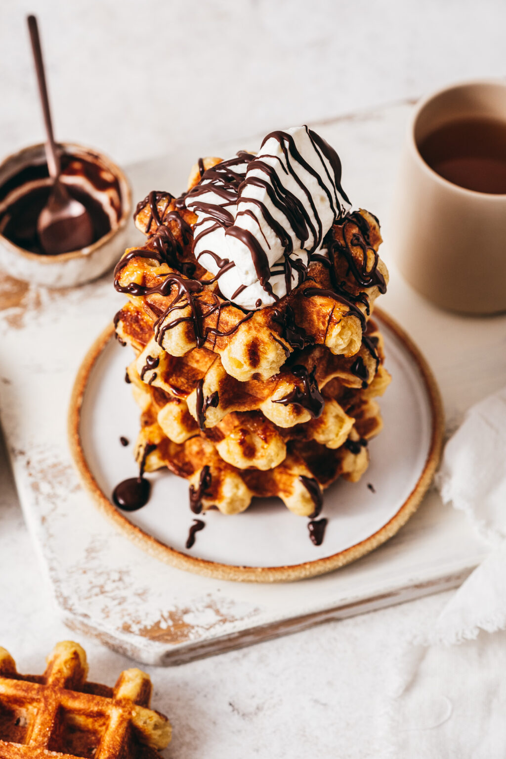 Gaufre liégeoise crème chantilly chocolat - Lilie Bakery