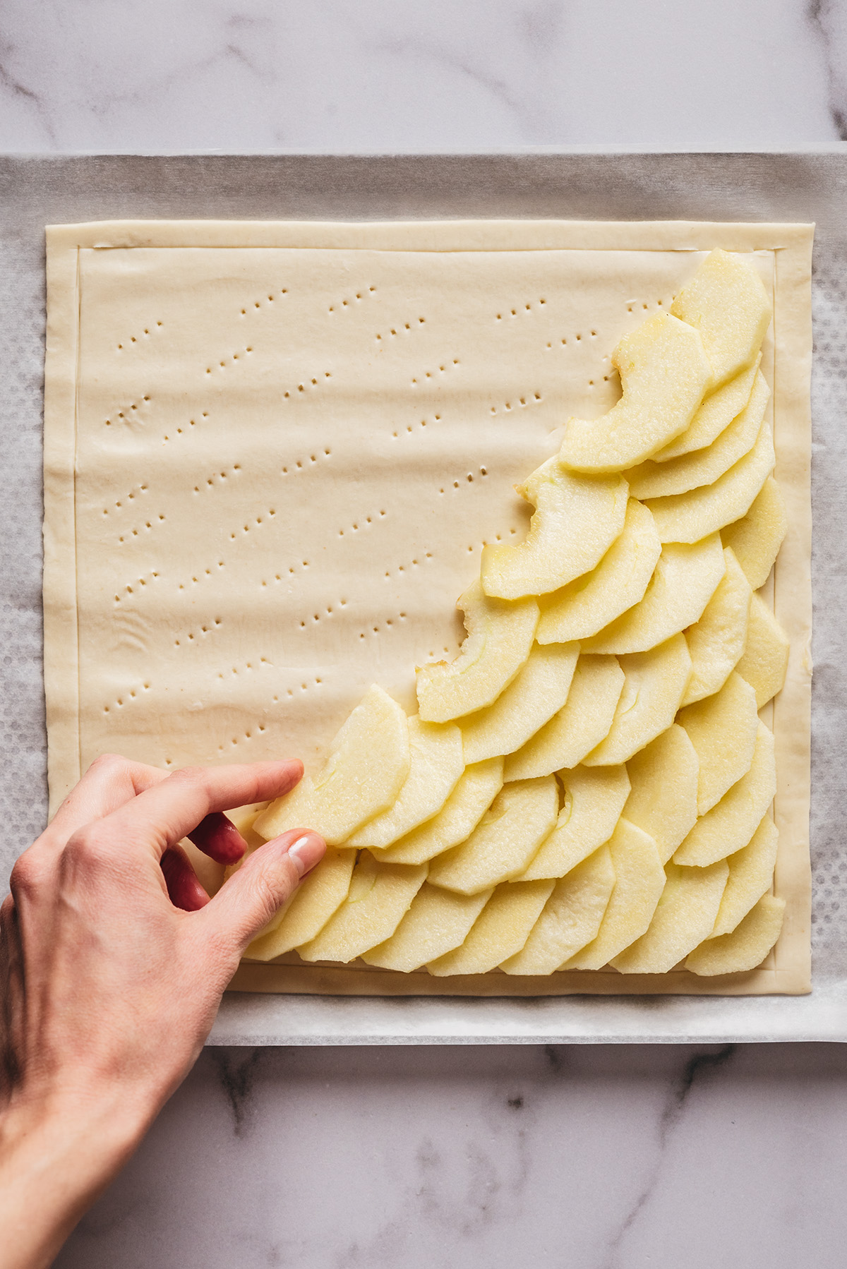 Pommes sur tarte fine - Lilie Bakery