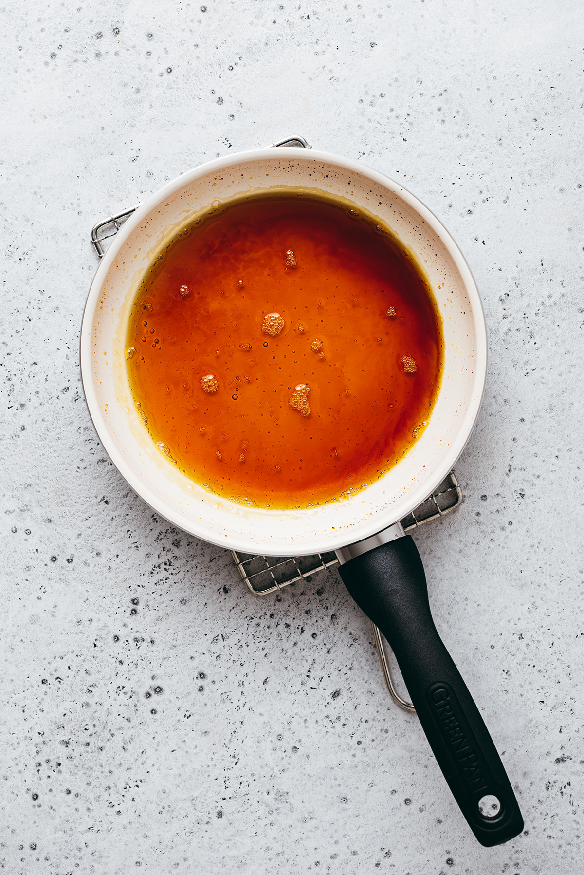 Caramel dans poele - Lilie Bakery