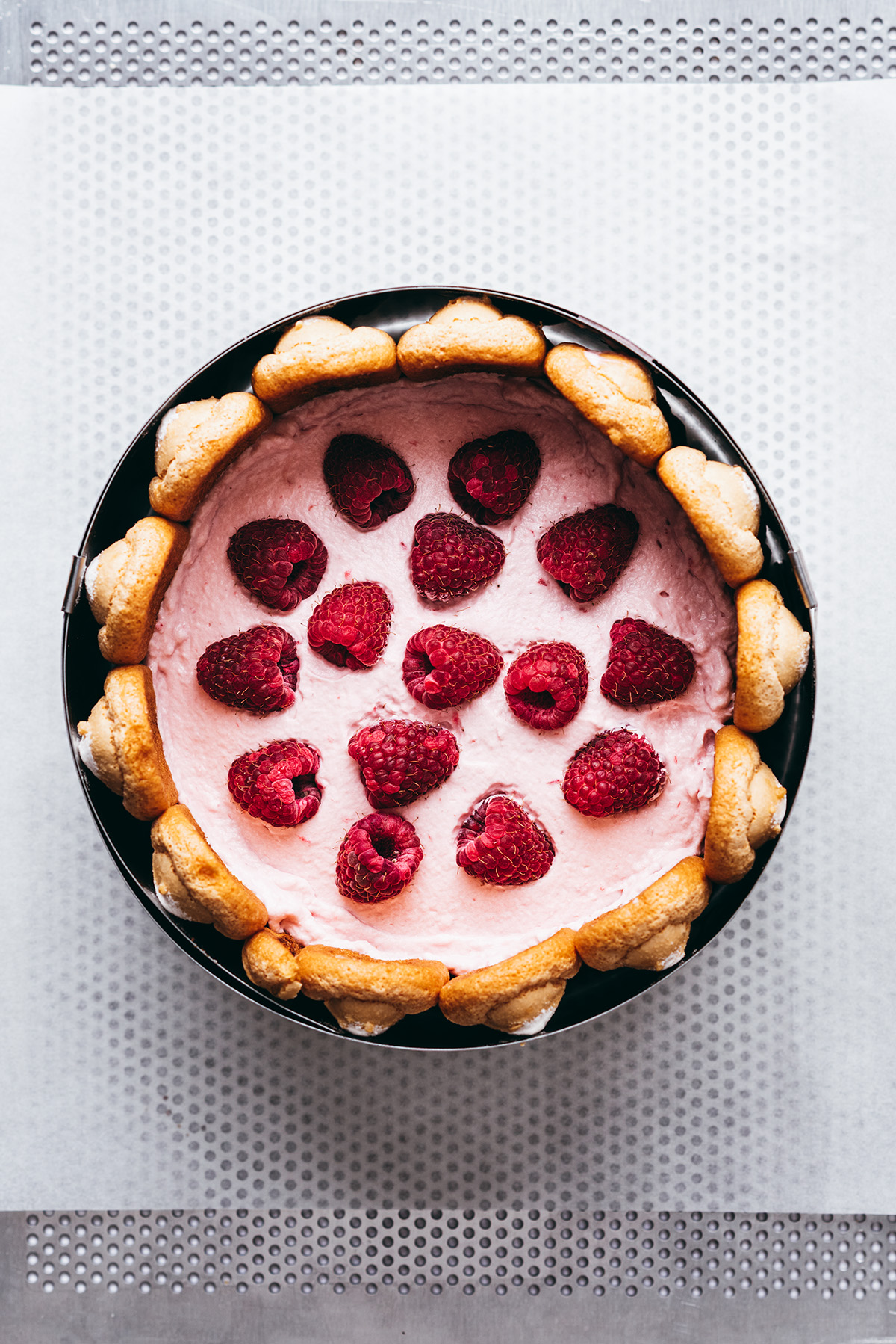 Pas à pas charlotte aux framboises - Lilie Bakery