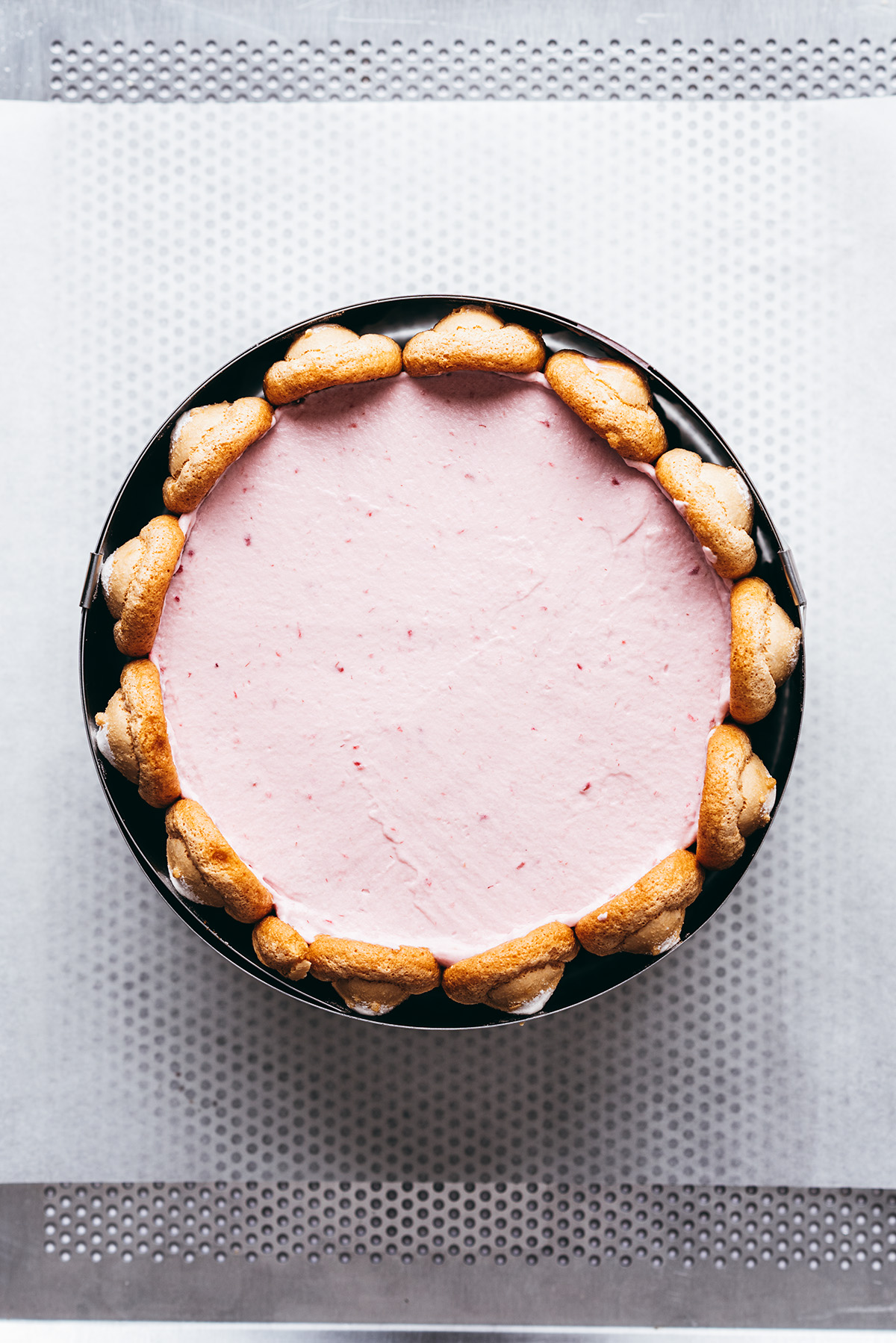 Pas à pas charlotte framboise - Lilie Bakery