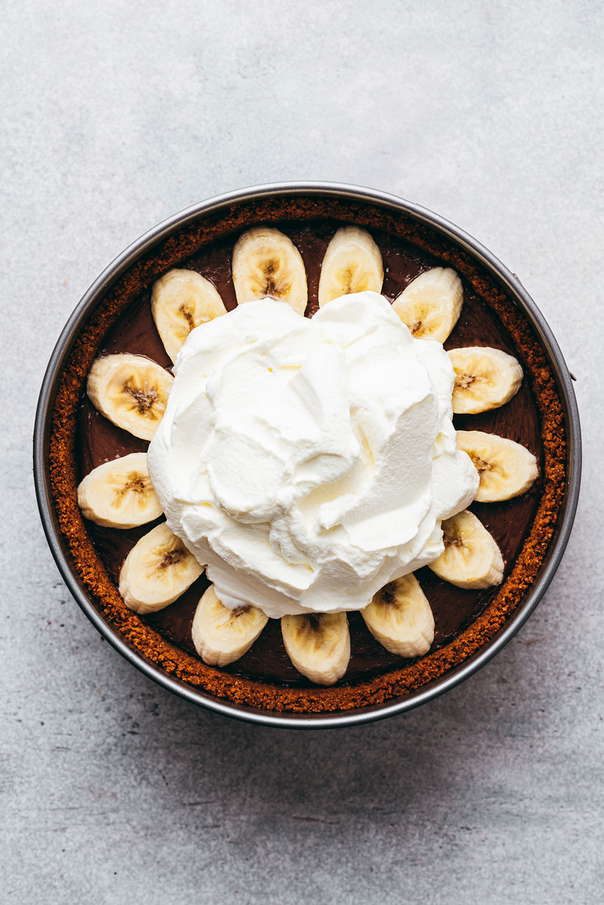 Montage tarte banane chocolat - Lilie Bakery