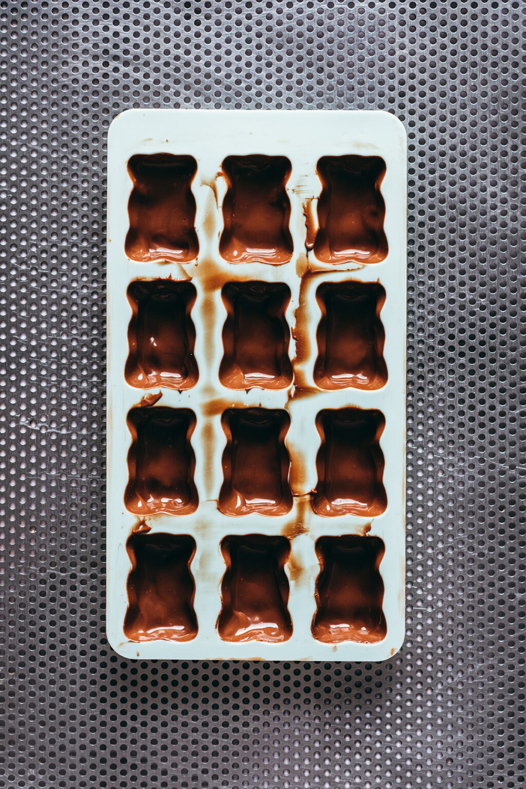 Marshmallow teddy bear chocolate shell - Lilie Bakery