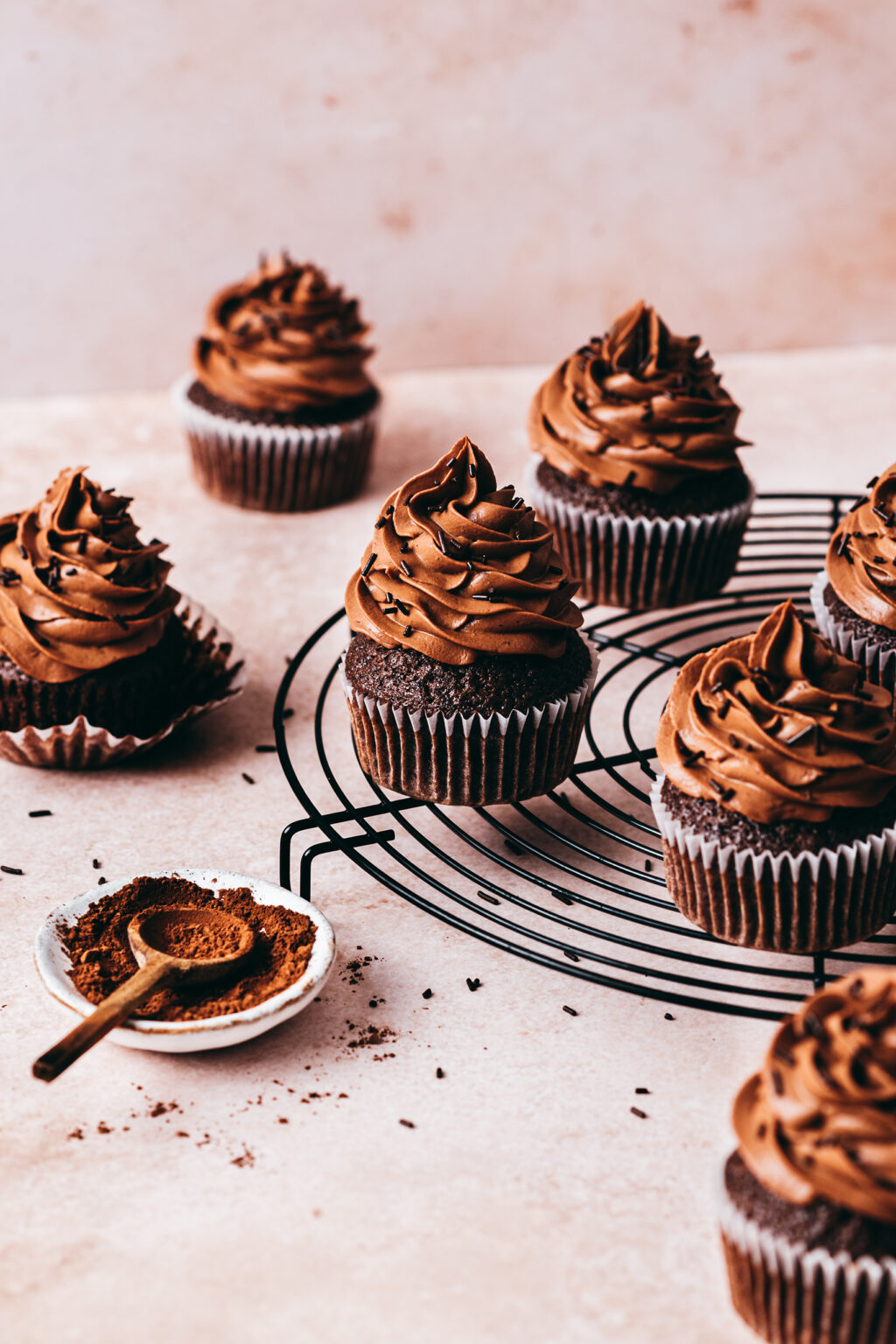 Chocolate cupcakes the easy recipe - Lilie Bakery