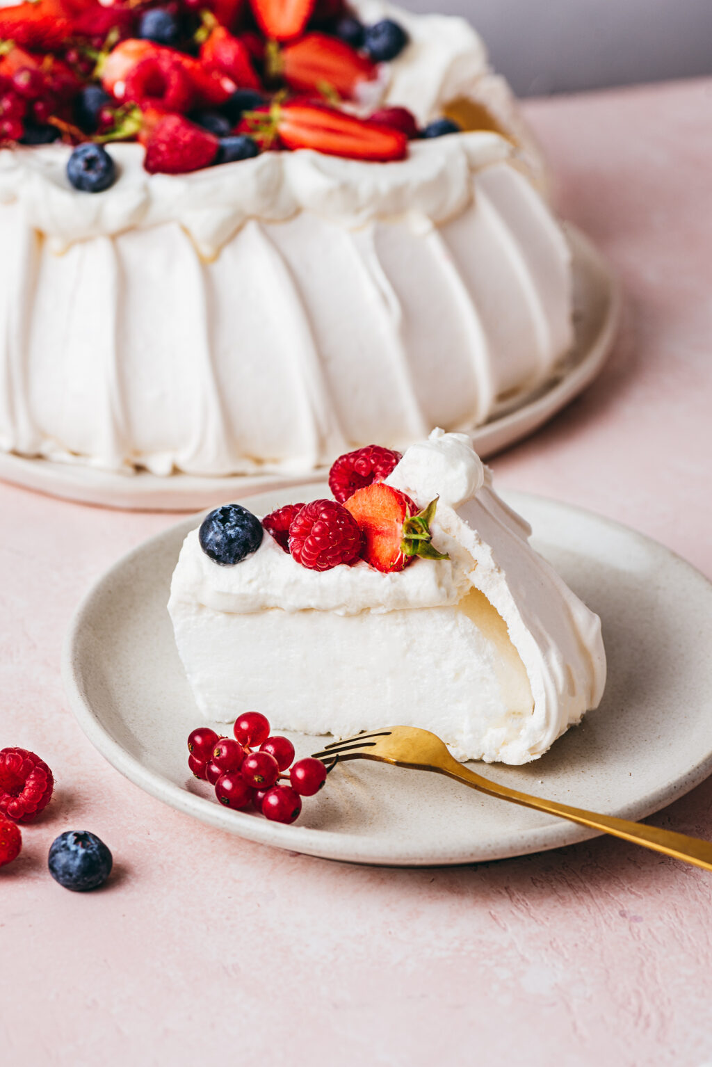 Part de pavlova fruits rouges - Lilie Bakery