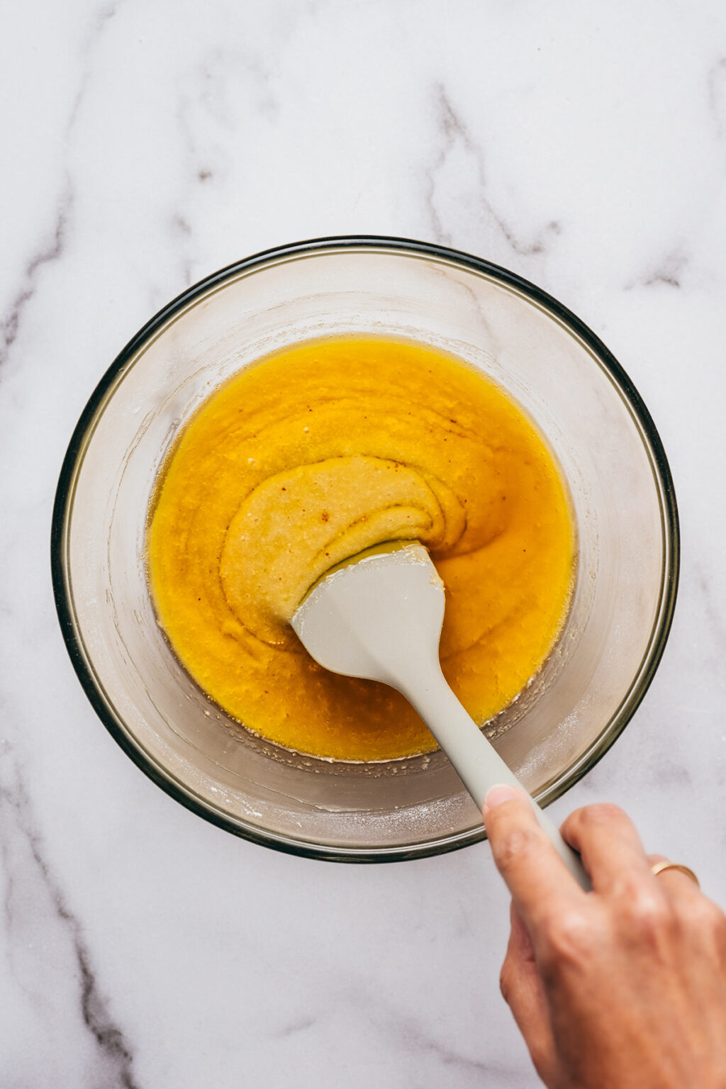 Ajout beurre noisette financier - Lilie Bakery