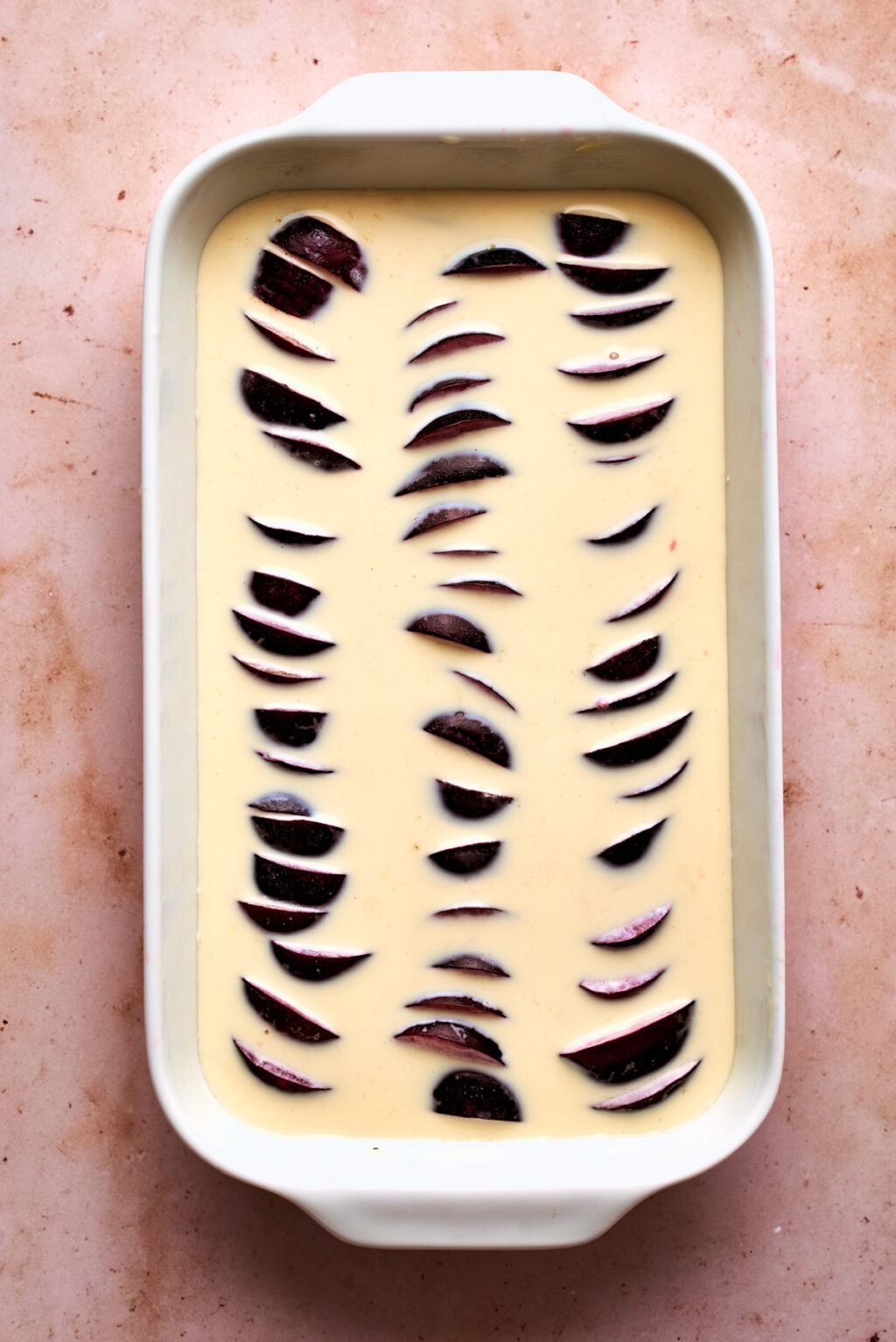 Ajout de la pâte clafoutis - Lilie Bakery