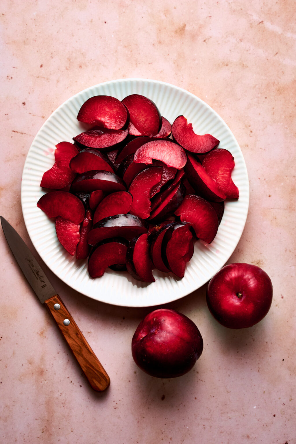 Prunes rouges - Lilie Bakery