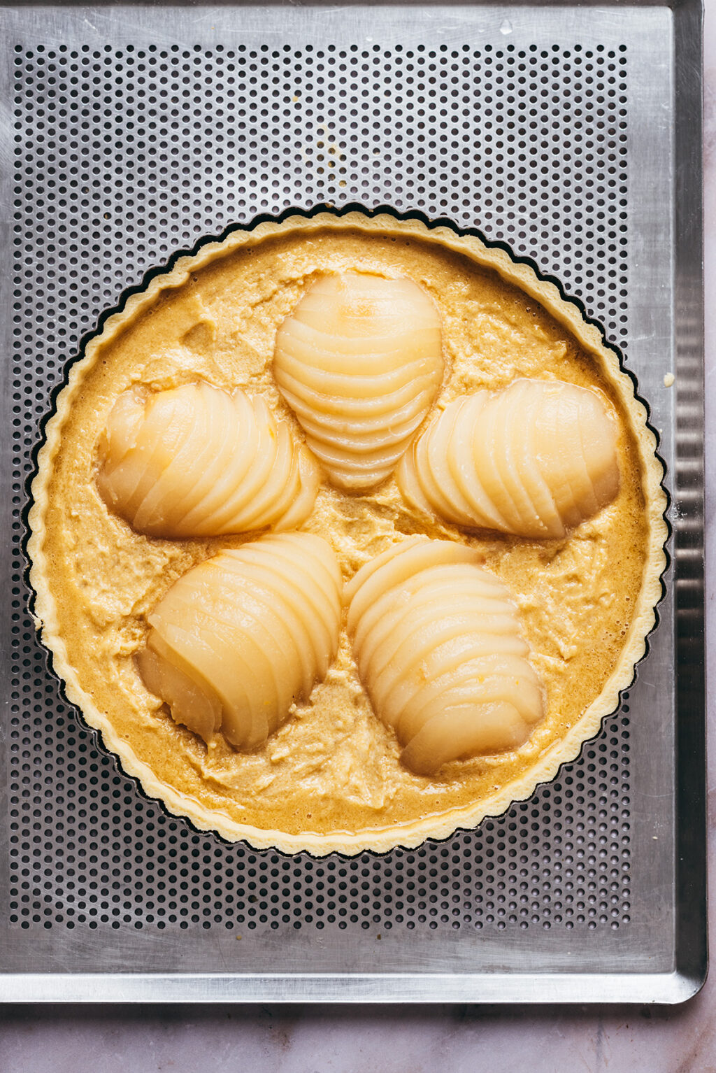 Pears on almond tart - Lilie Bakery