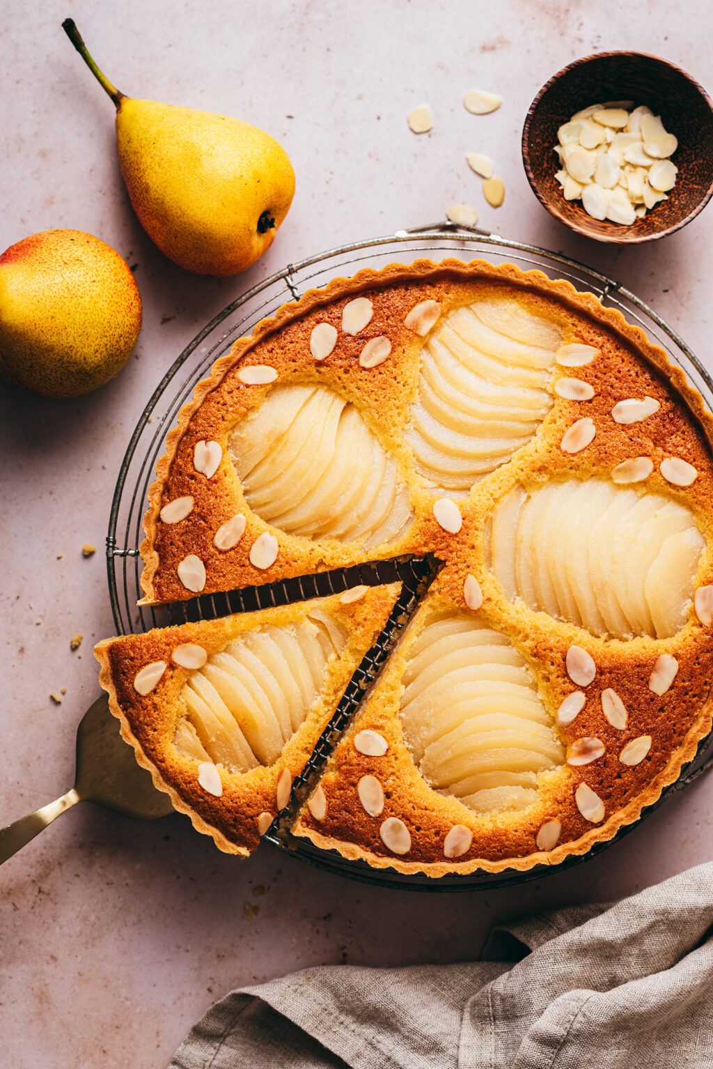 Easy almond pear tart - Lilie Bakery