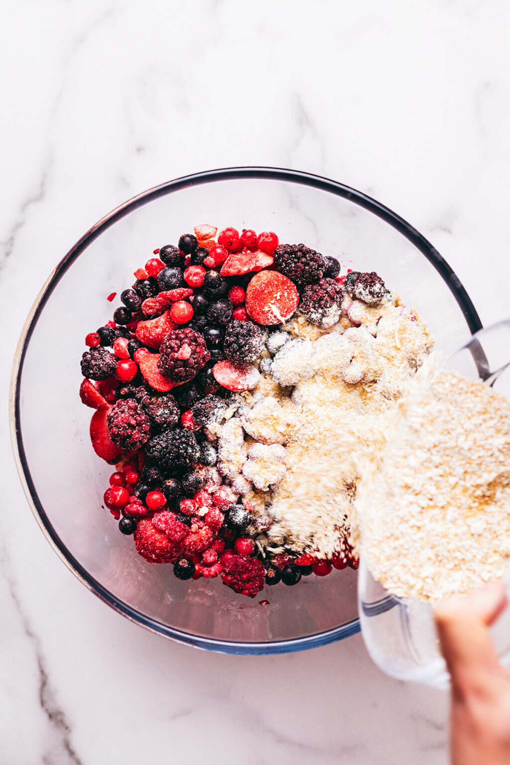 Préparation crumble fruits rouges - Lilie Bakery