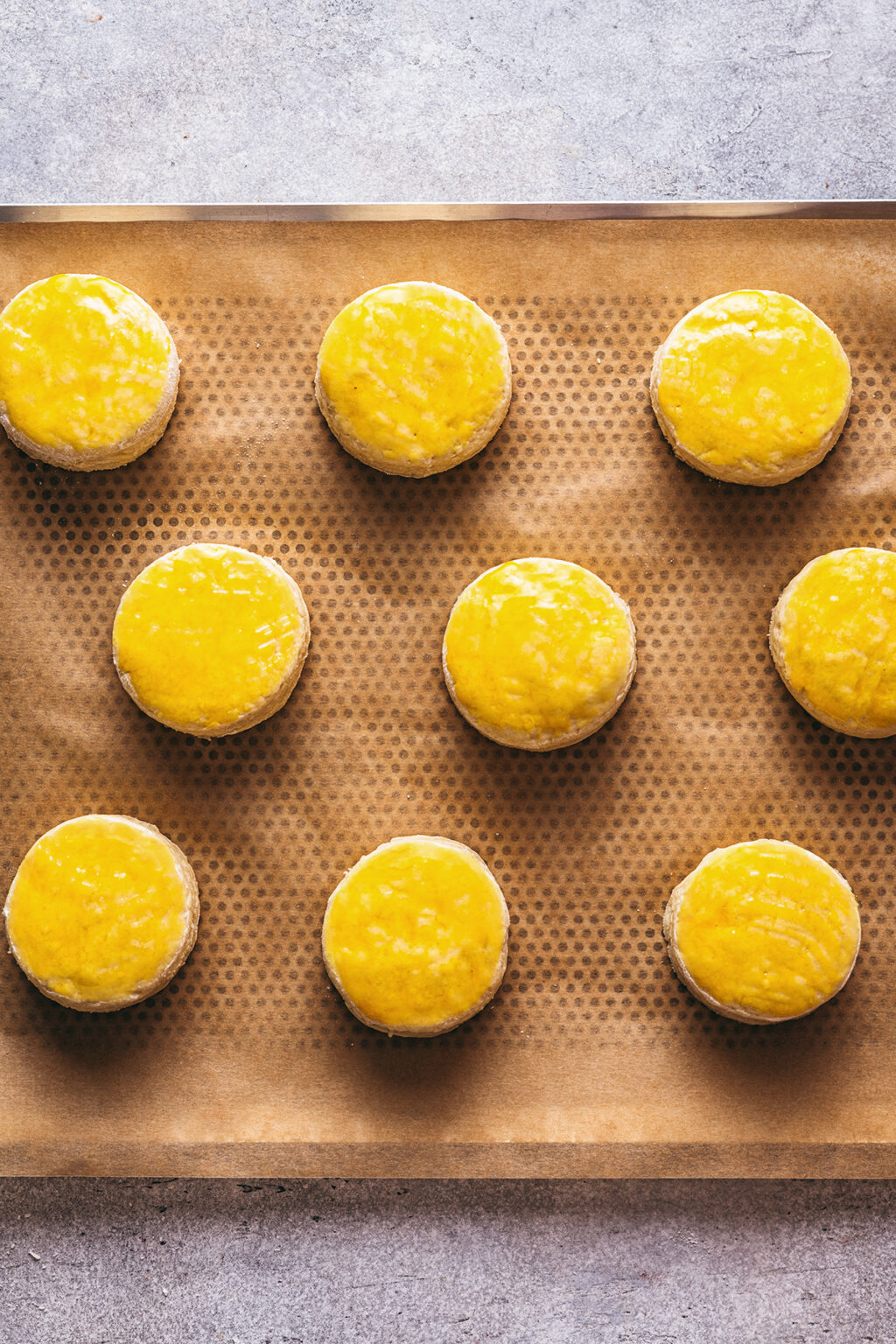 Dorure scones avant cuisson - Lilie Bakery