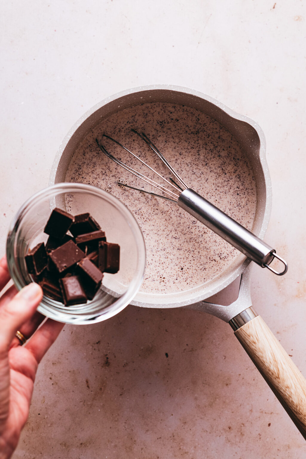 Ajout chocolat crème au chocolat - Lilie Bakery