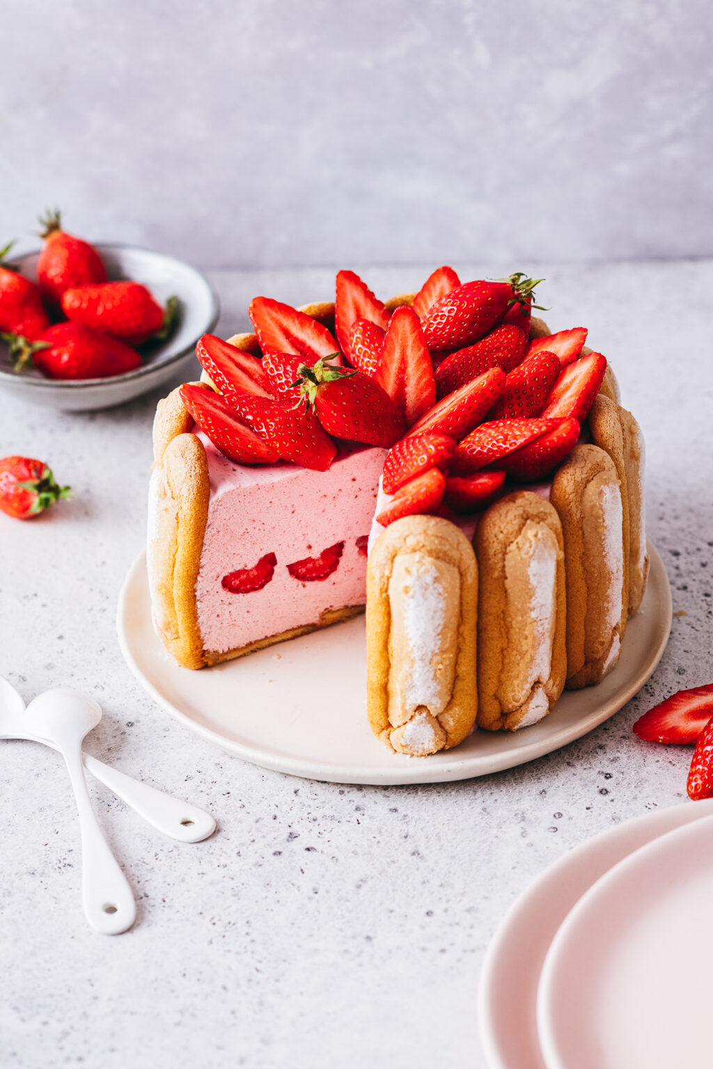Charlotte aux fraises facile - Lilie Bakery