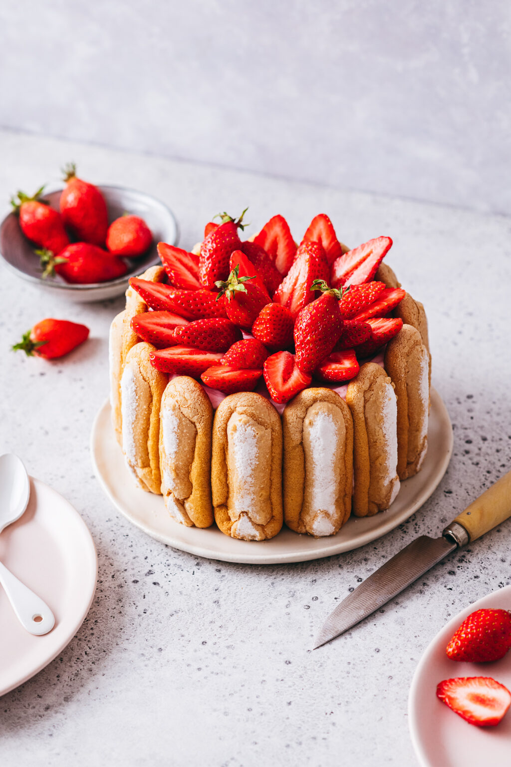 Charlotte aux fraises - Lilie Bakery