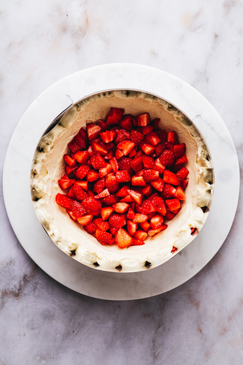 Fraises coupées entremets - Lilie Bakery