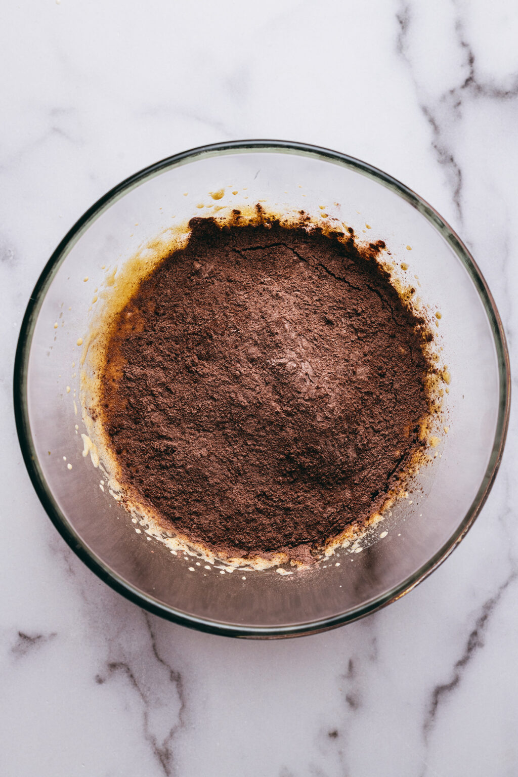 Ajout cacao gâteau - Lilie Bakery