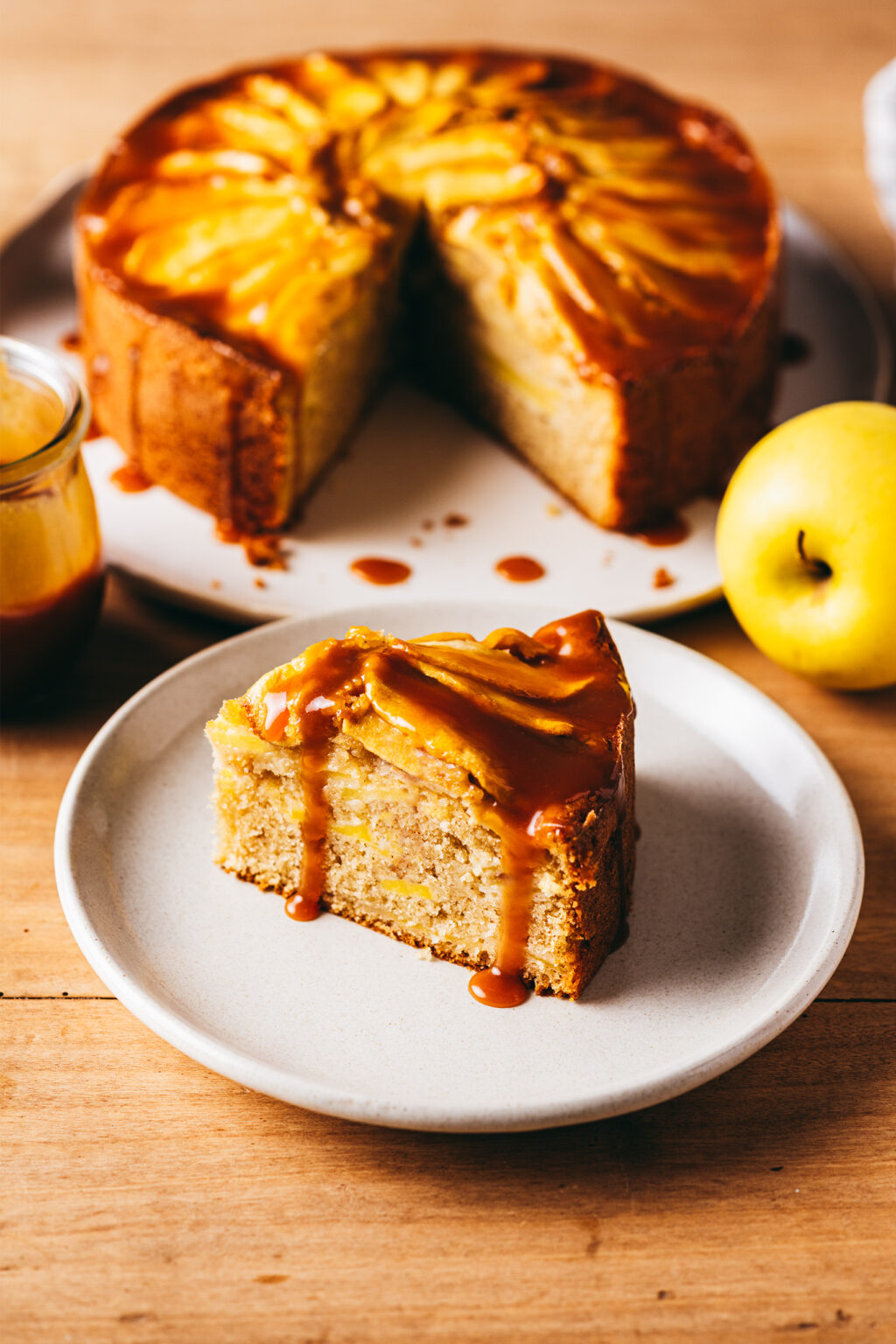 Gâteau aux pommes moelleux et ultra rapide - Lilie Bakery