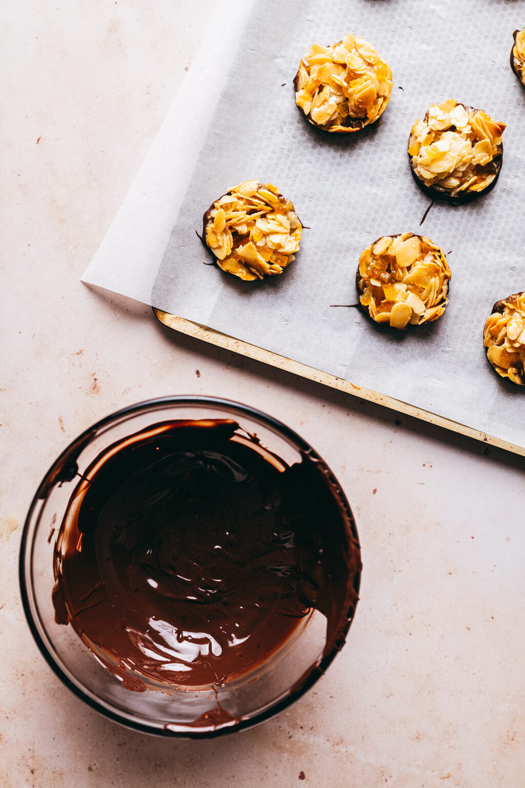 Tempered dark chocolate melt - Lilie Bakery