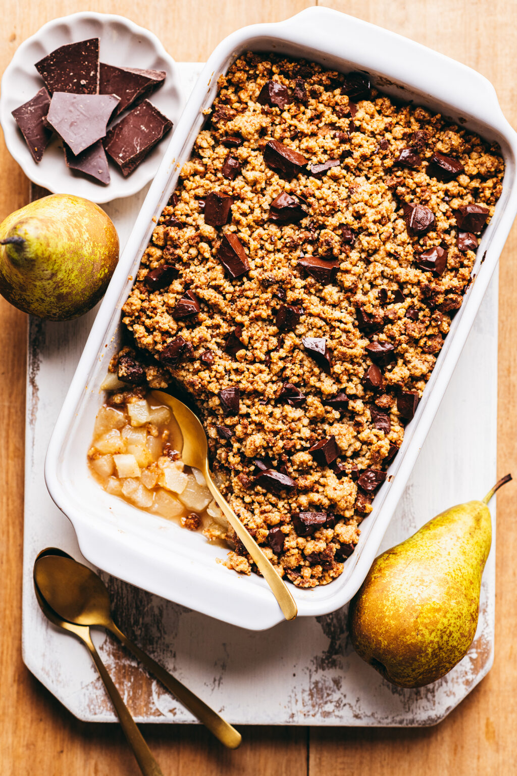 Pear, chocolate, and speculoos crumble - Lilie Bakery